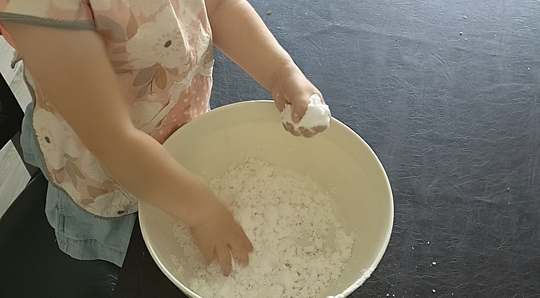 How to Make Fake Snow 3 Easy Methods With steps Honey Do List Solutions